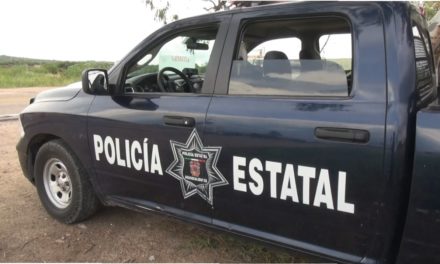 En el fraccionamiento Trojes de Alonso, fueron detenidas dos personas a bordo de un vehículo con reporte de robo