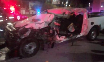 ¡Lesiones graves de chofer de camioneta que chocó contra una pipa en Aguascalientes!