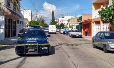 ¡Taxista fue asesinado de 18 puñaladas y lesionada su mamá en Aguascalientes!
