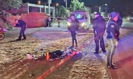 ¡Tráiler impactó y mató a un adolescente motociclista en Aguascalientes!