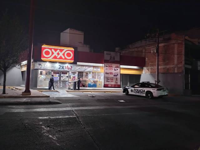 ¡$4 mil en efectivo se llevó delincuente que asaltó otra vez una tienda OXXO en Aguascalientes!