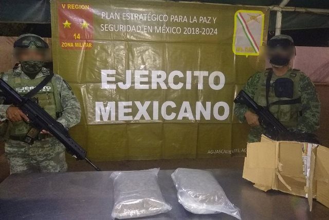 ¡En un autobús en Aguascalientes militares aseguraron 1 kilo de marihuana!