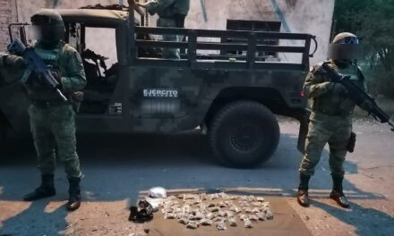 ¡En Aguascalientes vendedor de drogas del CJNG se escapó del Ejército Mexicano pero tiró su mercancía!