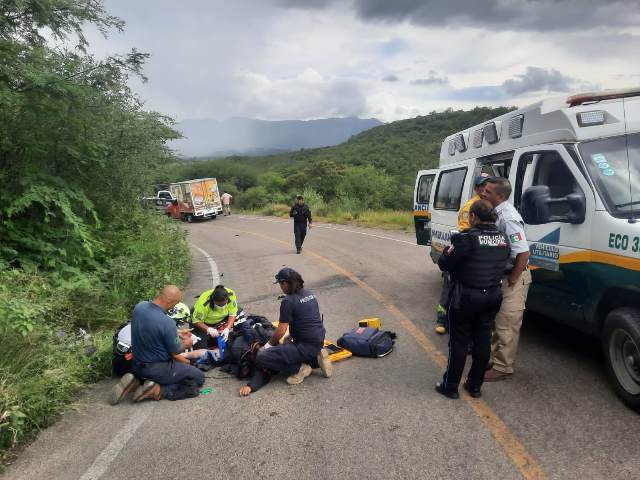 ¡En Aguascalientes murió motociclista tras chocar contra una camioneta!