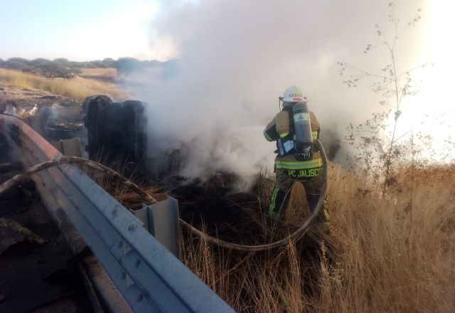 ¡Cobró la vida de un chofer choque e incendio en San Juan de los Lagos ...