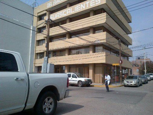 Analizara psicologo caso del jardinero que cayo de edificio de la PGJE en Aguascalientes
