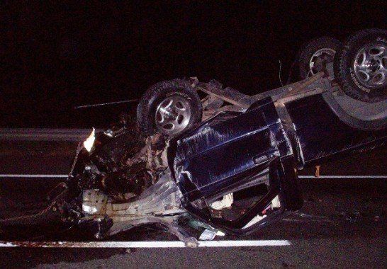 foto1-destrozada termino la camioneta despues de volcar.