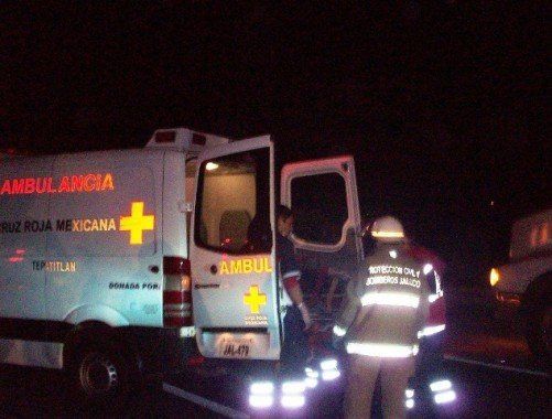 foto3-paramedicos trasladaron a un noscomio a los afectados-